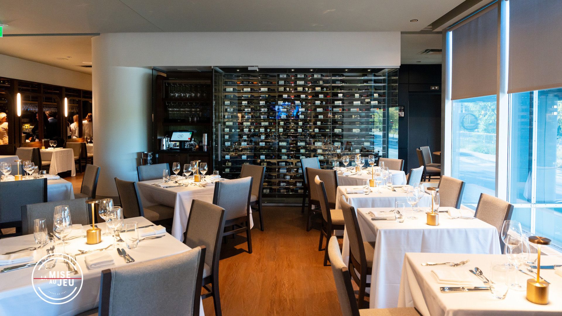 Salle dressée et cave à vin de La Mise au Jeu