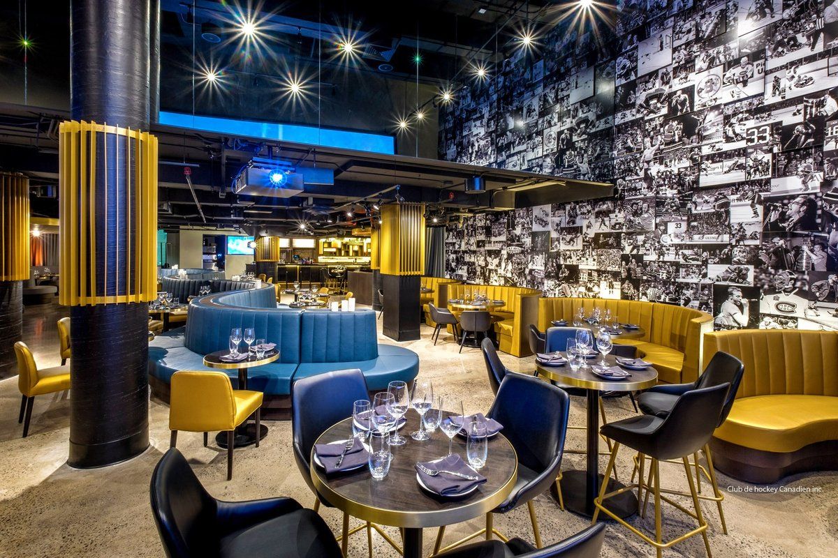 Décor contemporain et banquettes du restaurant-bar Mythik